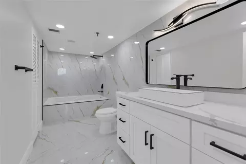 5260 NW 2nd Ave #PH-5, Boca Raton, FL 33487