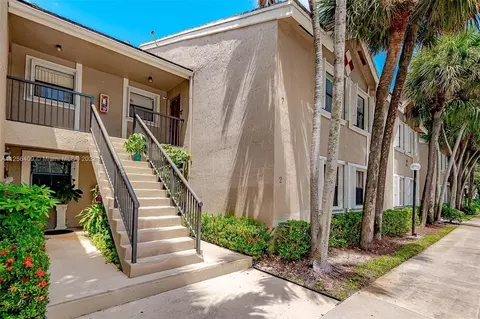 9625 Riverside Dr, Coral Springs, FL 33071
