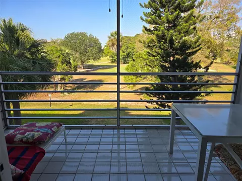 535 Oaks Dr #308, Pompano Beach, FL 33069