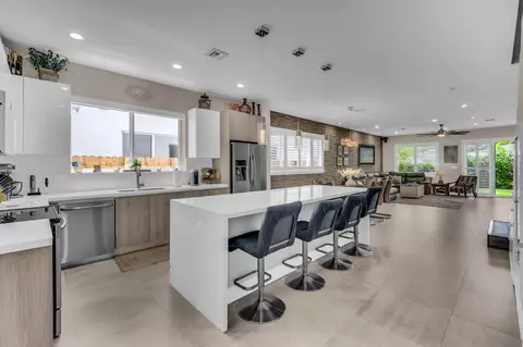 807 SW 7th Ave, Fort Lauderdale, FL 33315