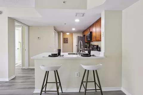 5051 Wiles Rd #201, Coconut Creek, FL 33073