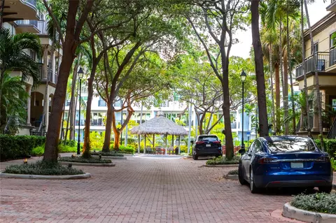 2601 NE 14th Ave #302, Wilton Manors, FL 33334