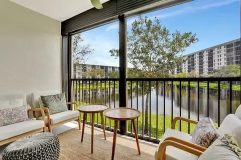 2228 N Cypress Bend Dr #210, Pompano Beach, FL 33069