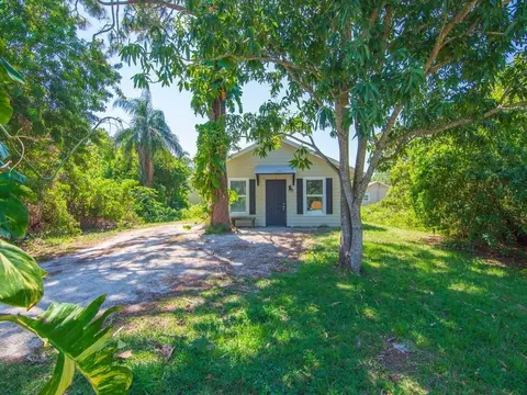 1325 17th Ct, Vero Beach, FL 32962