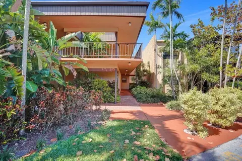 8851 N New River Canal #17E, Plantation, FL 33324