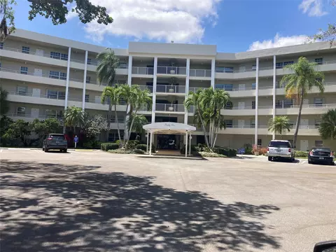 805 Cypress Blvd #207, Pompano Beach, FL 33069