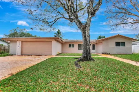 302 SW 58th Ave, Plantation, FL 33317