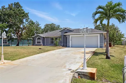 471 SW Doreen St, Port Saint Lucie, FL 34983