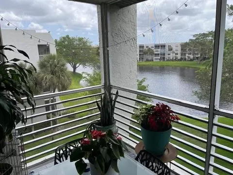 9330 Lagoon Pl #406, Davie, FL 33324
