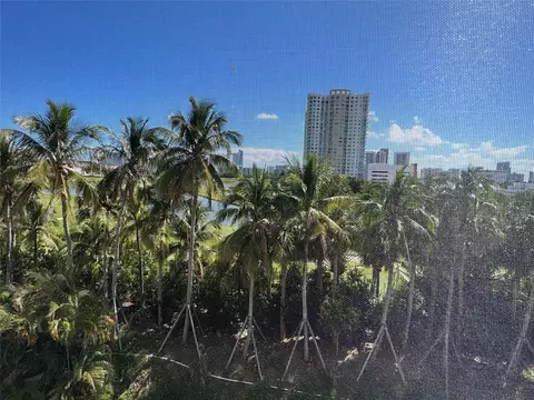 200 NE 14th Ave #522, Hallandale Beach, FL 33009