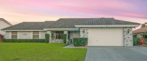 711 NW 193rd Ave, Pembroke Pines, FL 33029