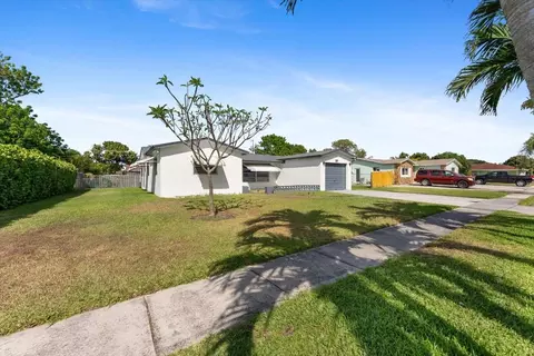 1815 Pinehurst, West Palm Beach, FL 33407