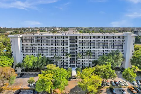 2900 N Course Dr #705, Pompano Beach, FL 33069
