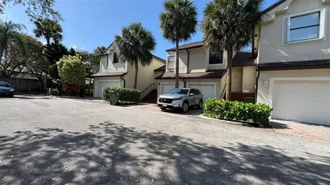 9571 SW 1st Ct, Pembroke Pines, FL 33025