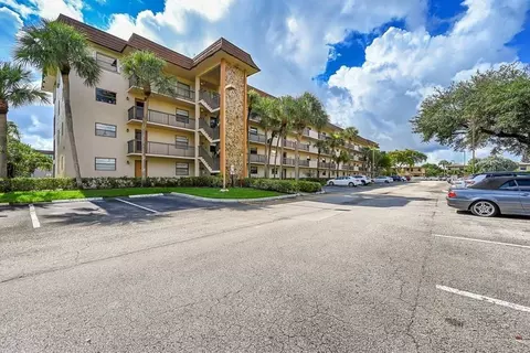 6095 N Sabal Palm Blvd #212, Tamarac, FL 33319