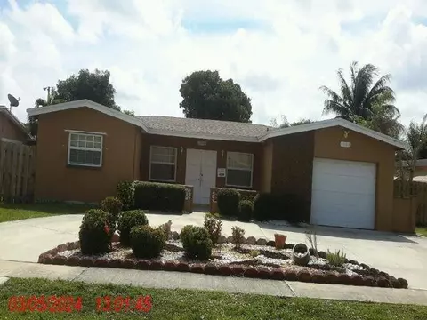 4506 NW 39th St, Lauderdale Lakes, FL 33319