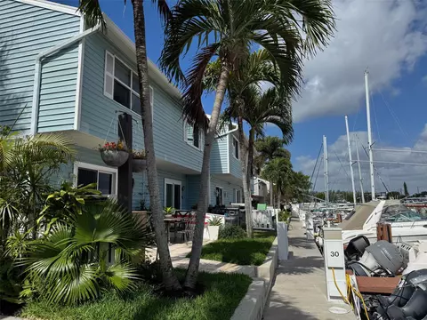 2559 NE 15th St, Pompano Beach, FL 33062