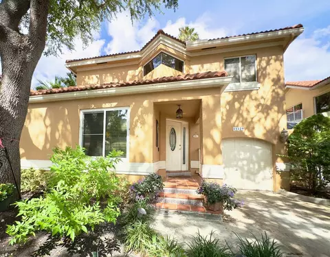 11229 Lakeview Dr, Coral Springs, FL 33071