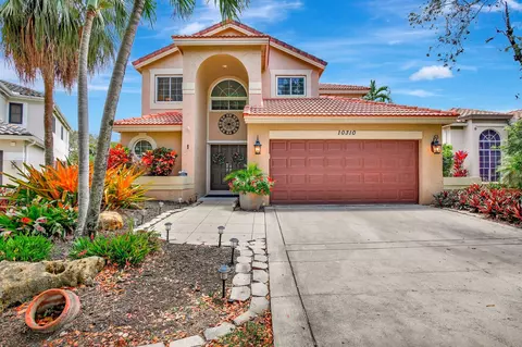 10310 Santiago St, Hollywood, FL 33026