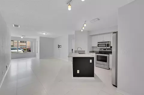 3350 N Pinewalk Dr N #1416, Margate, FL 33063