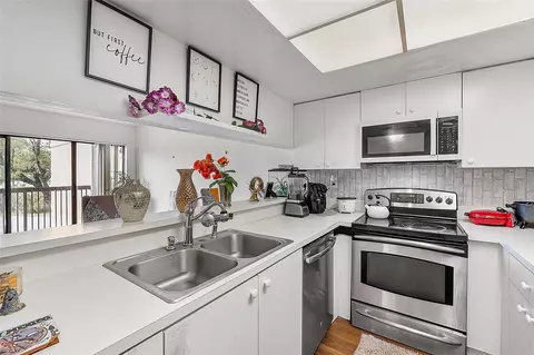 701 NW 19th St #202, Fort Lauderdale, FL 33311