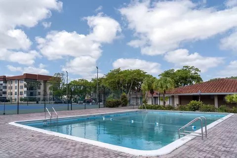 4152 Inverrary Dr #301, Lauderhill, FL 33319