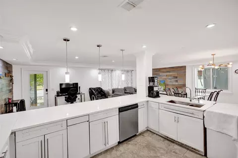 2131 NW 4th St, Pompano Beach, FL 33069