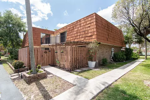 8292 S Coral Cir #8292, North Lauderdale, FL 33068