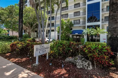 2300 NE 33rd #703, Fort Lauderdale, FL 33305
