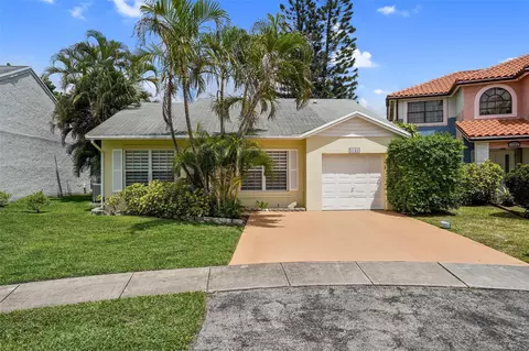 1141 SW 87th Ter, Pembroke Pines, FL 33025