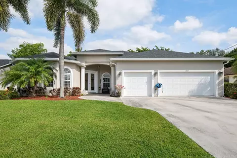 355 SW De Gouvea Ter, Port Saint Lucie, FL 34984