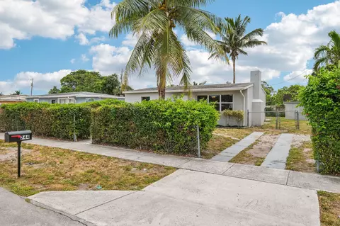 744 Dogwood Rd, West Palm Beach, FL 33409