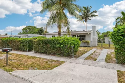 744 Dogwood, West Palm Beach, FL 33409