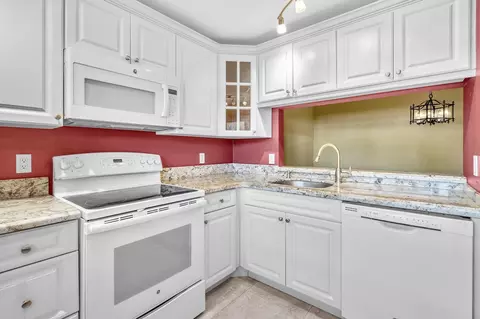 6075 N Sabal Palm Blvd #306, Tamarac, FL 33319