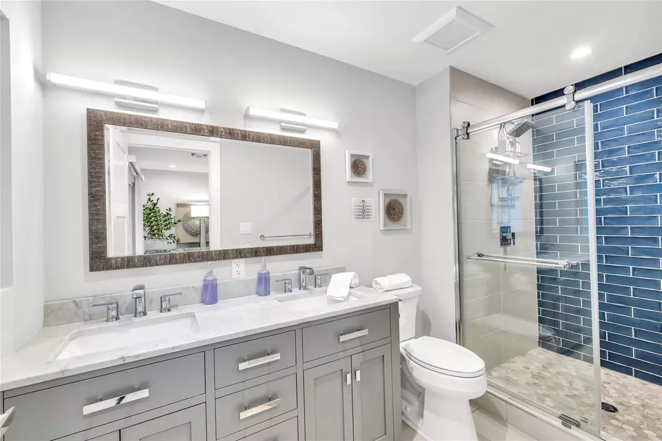 Bath - 2120 NE 34th Ct, Lighthouse Point, FL 33064 photo 1 of 3