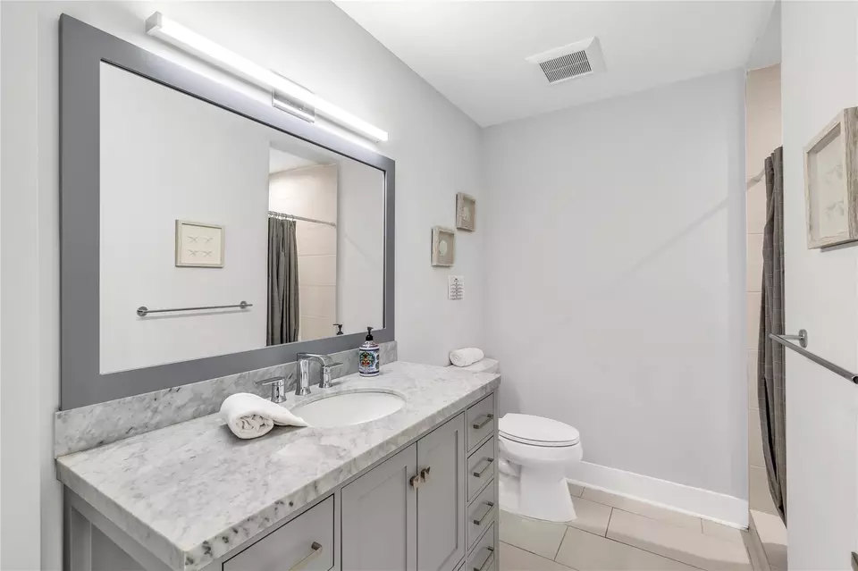 Bath - 2120 NE 34th Ct, Lighthouse Point, FL 33064 photo 3 of 3