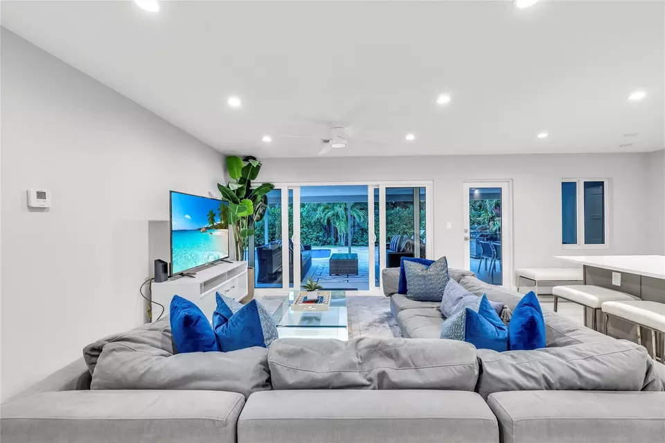 Living - 2120 NE 34th Ct, Lighthouse Point, FL 33064 photo 3 of 3