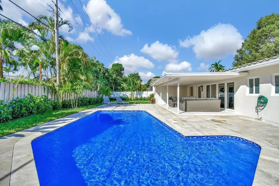 Exterior - 2120 NE 34th Ct, Lighthouse Point, FL 33064 photo 2 of 4