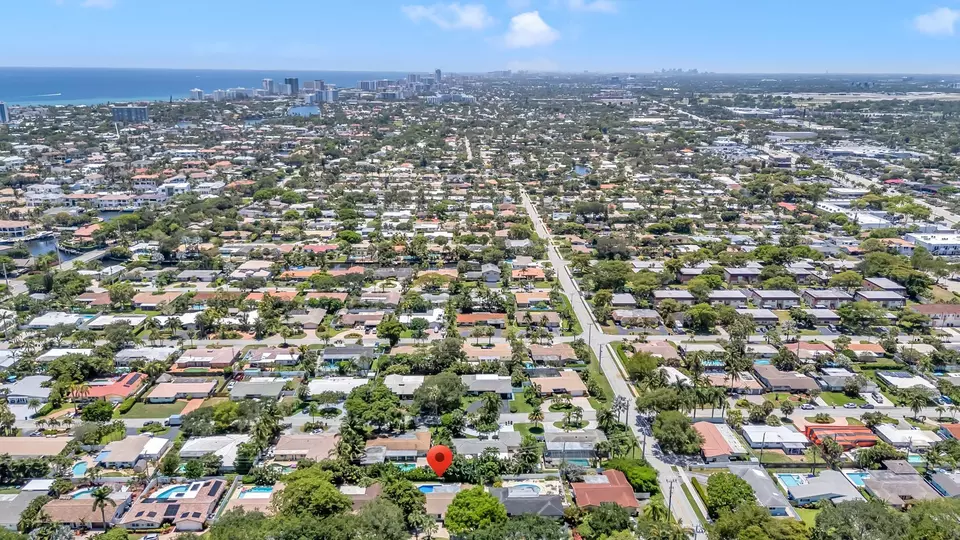 View/Area - 2120 NE 34th Ct, Lighthouse Point, FL 33064 photo 2 of 2
