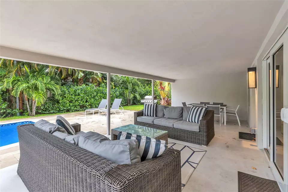 Exterior - 2120 NE 34th Ct, Lighthouse Point, FL 33064 photo 4 of 4
