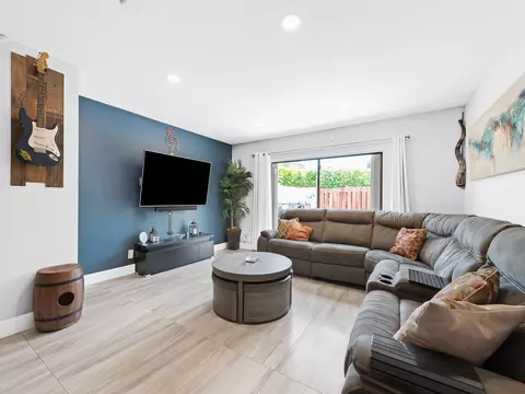 2700 S Oakland Forest Dr #108, Oakland Park, FL 33309