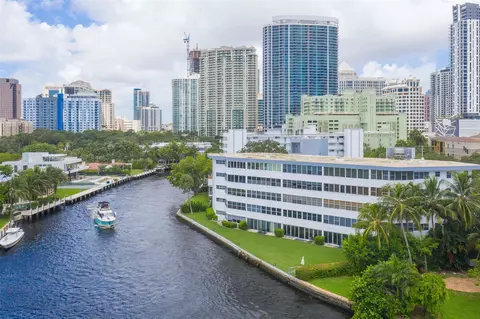818 SE 4th St #404, Fort Lauderdale, FL 33301