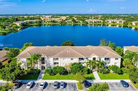 5045 Wiles Rd #202, Coconut Creek, FL 33073