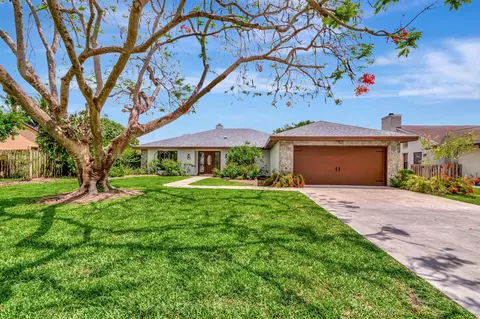 7415 Woodland Creek Ln, Lake Worth, FL 33467