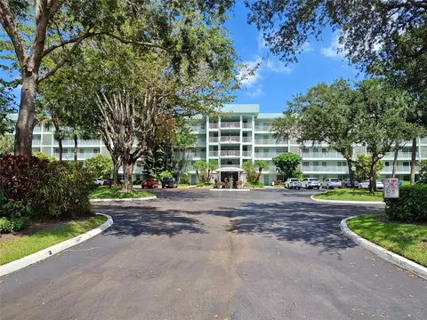 802 Cypress Grv #205, Pompano Beach, FL 33069