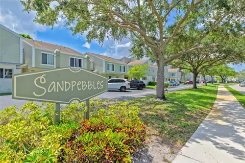 8003 Lagos De Campo Blvd #8003, Tamarac, FL 33321