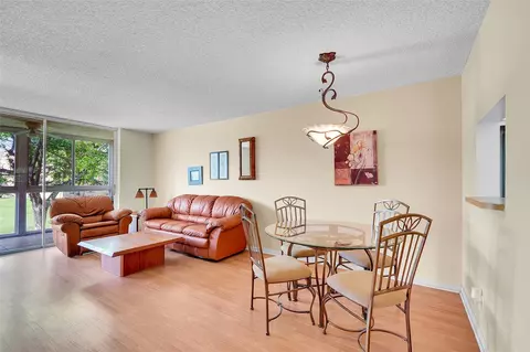 9261 Sunrise Lakes Blvd #201, Sunrise, FL 33322