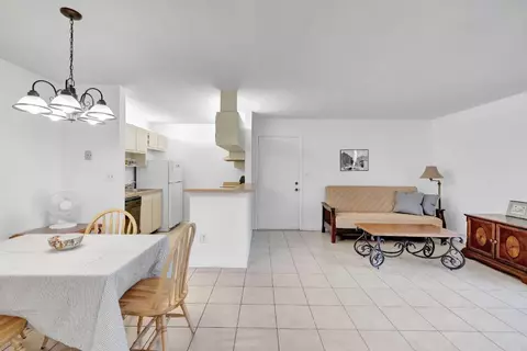 9460 S Belfort #L3-111, Tamarac, FL 33321