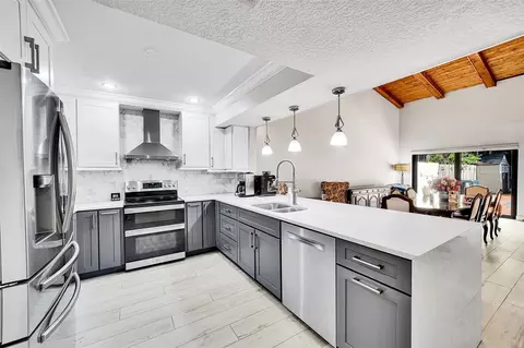 3319 Oak #3319, Hollywood, FL 33021