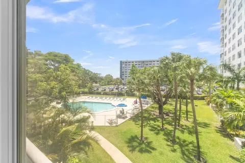 3800 Hillcrest Dr #312, Hollywood, FL 33021